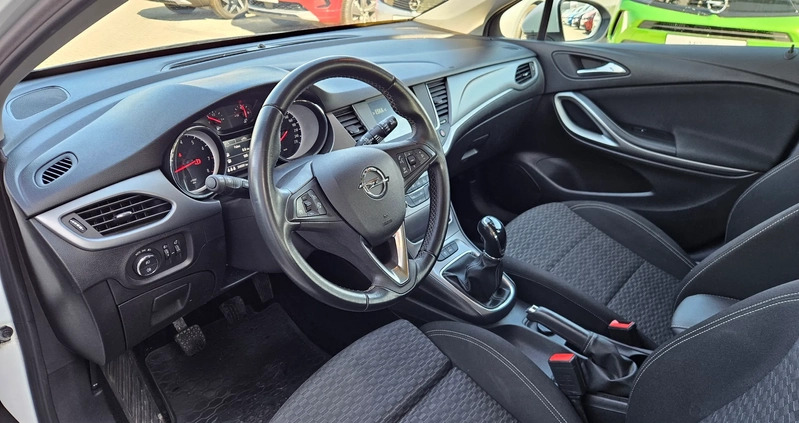 Opel Astra cena 46500 przebieg: 208500, rok produkcji 2017 z Brzeziny małe 211
